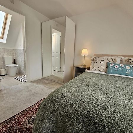 Modern Bed At Bicester Village, Kingsmere Экстерьер фото